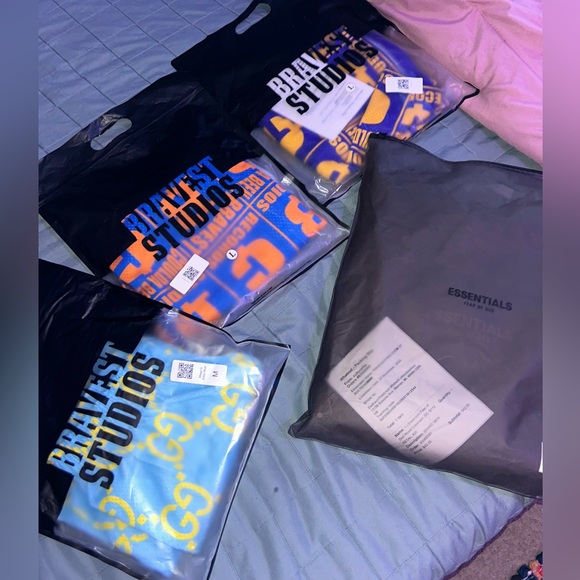 Bravest shorts and Essential Crewneck - Picture 3 of 4